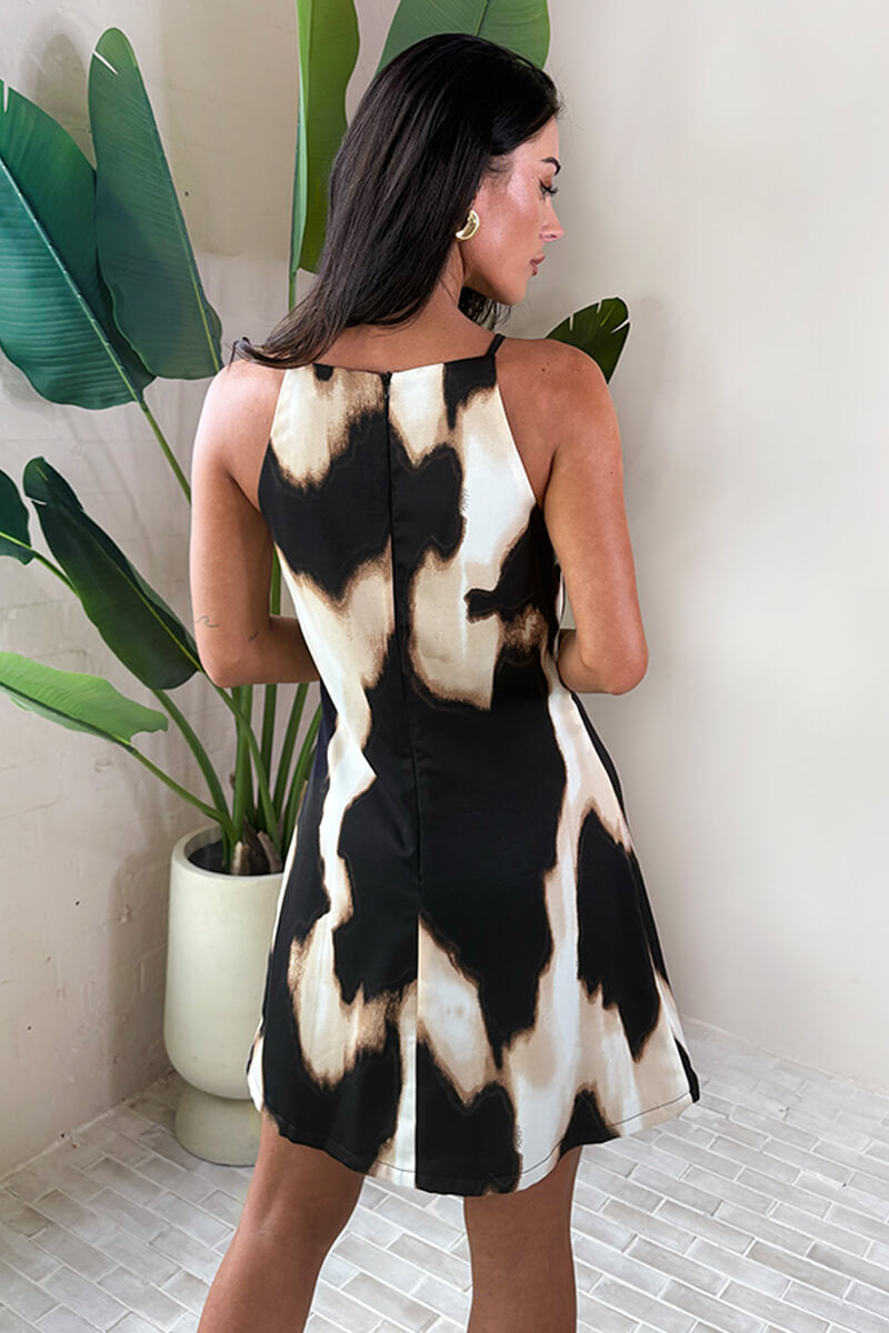 NÉRINA – Robe Courte Satinée