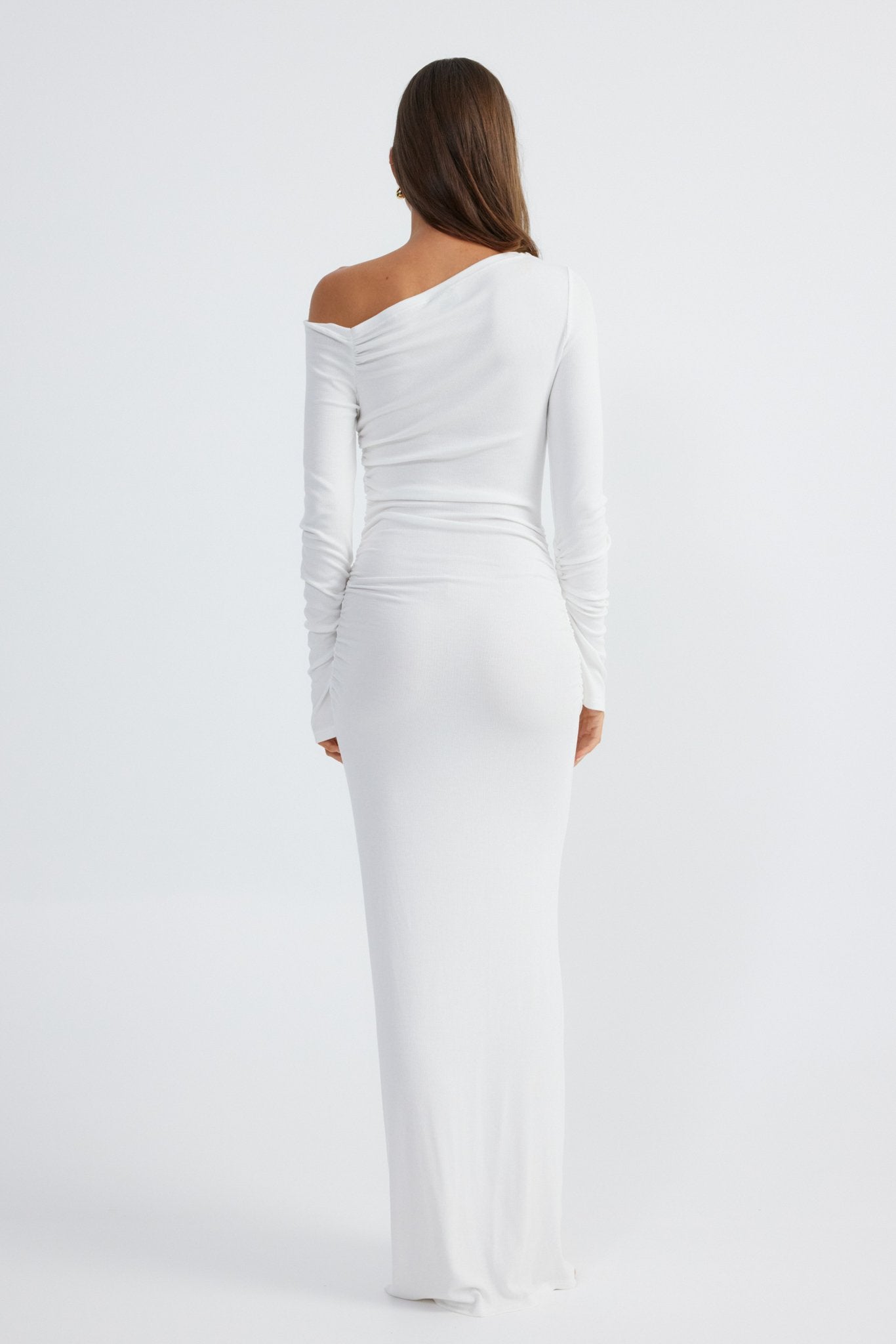 Ariane – Robe Blanche Épaule Dénudée
