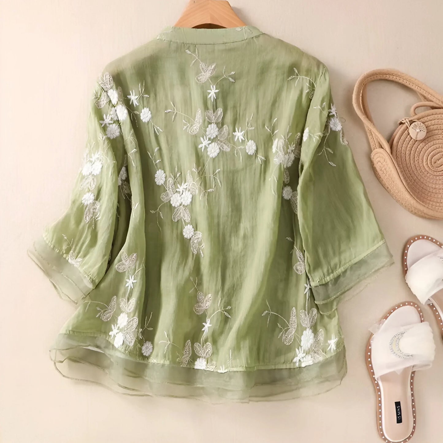 Florine – Blouse Légère à Fleurs Brodées