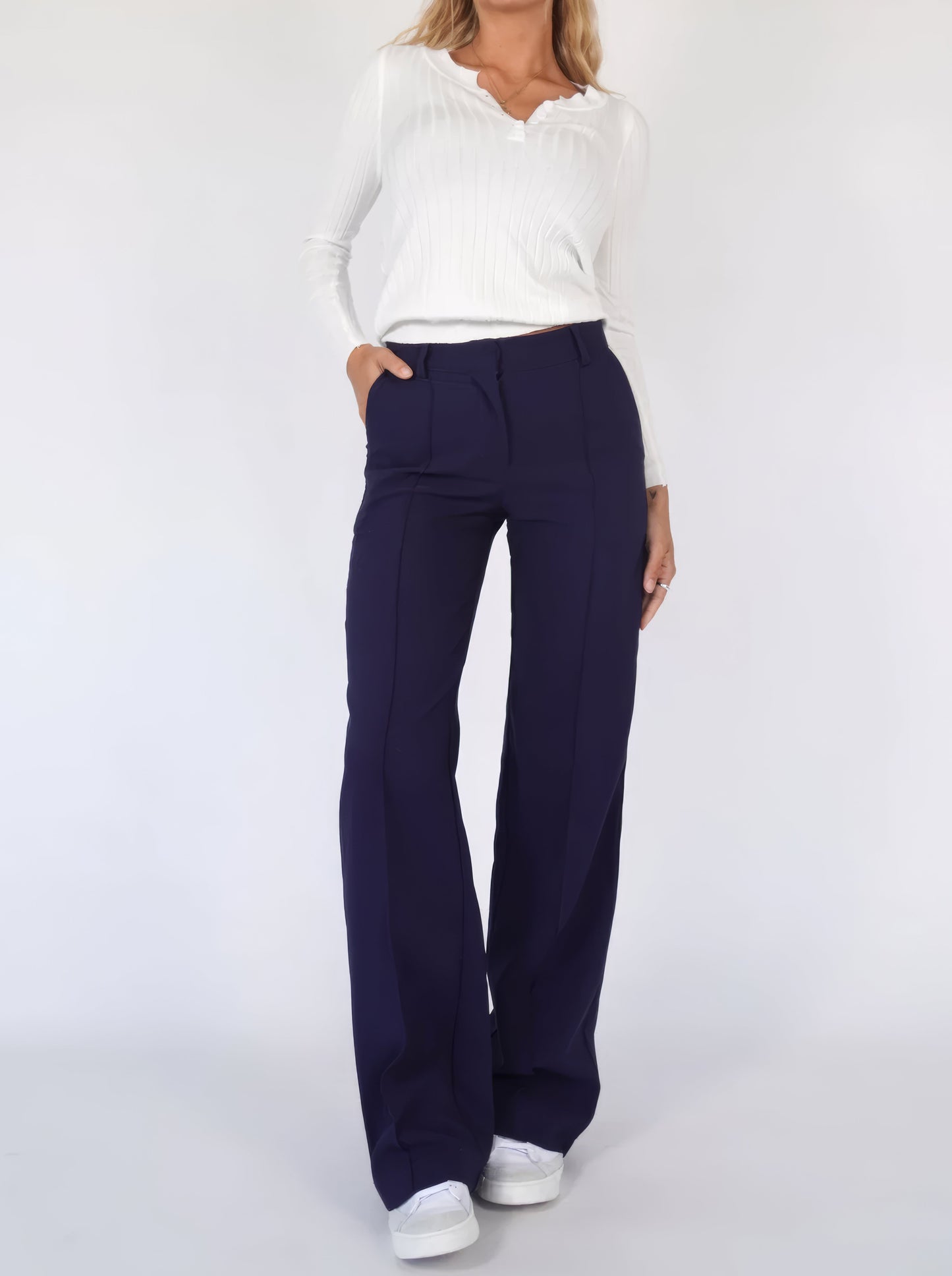 Clara – Pantalon Classique à Jambe Droite