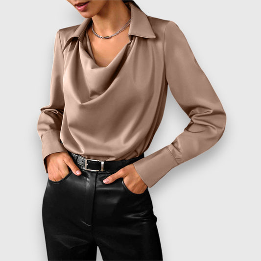 Margaux – Blouse Satinée à Col Cascade